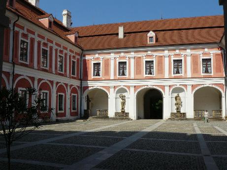 rothenhaus_schloss16.jpg (35628 Byte)